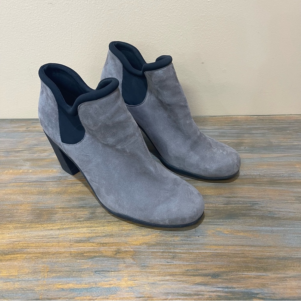 Clarks Artisan Adya Bella Slip On Heeled Ankle Boots Gray Suede Womems 9W